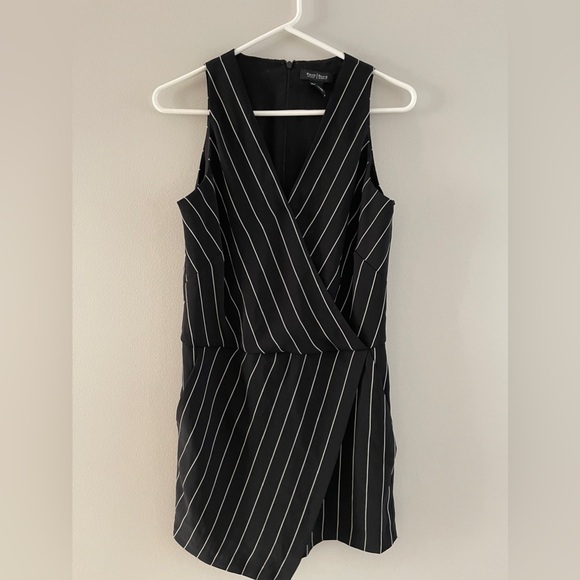 WHBM Black & White Striped Wrap Romper size 4 - Picture 6 of 14